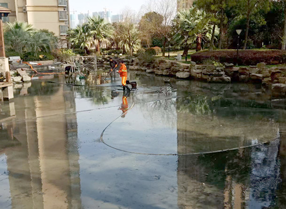 辽阳景观池淤泥清理